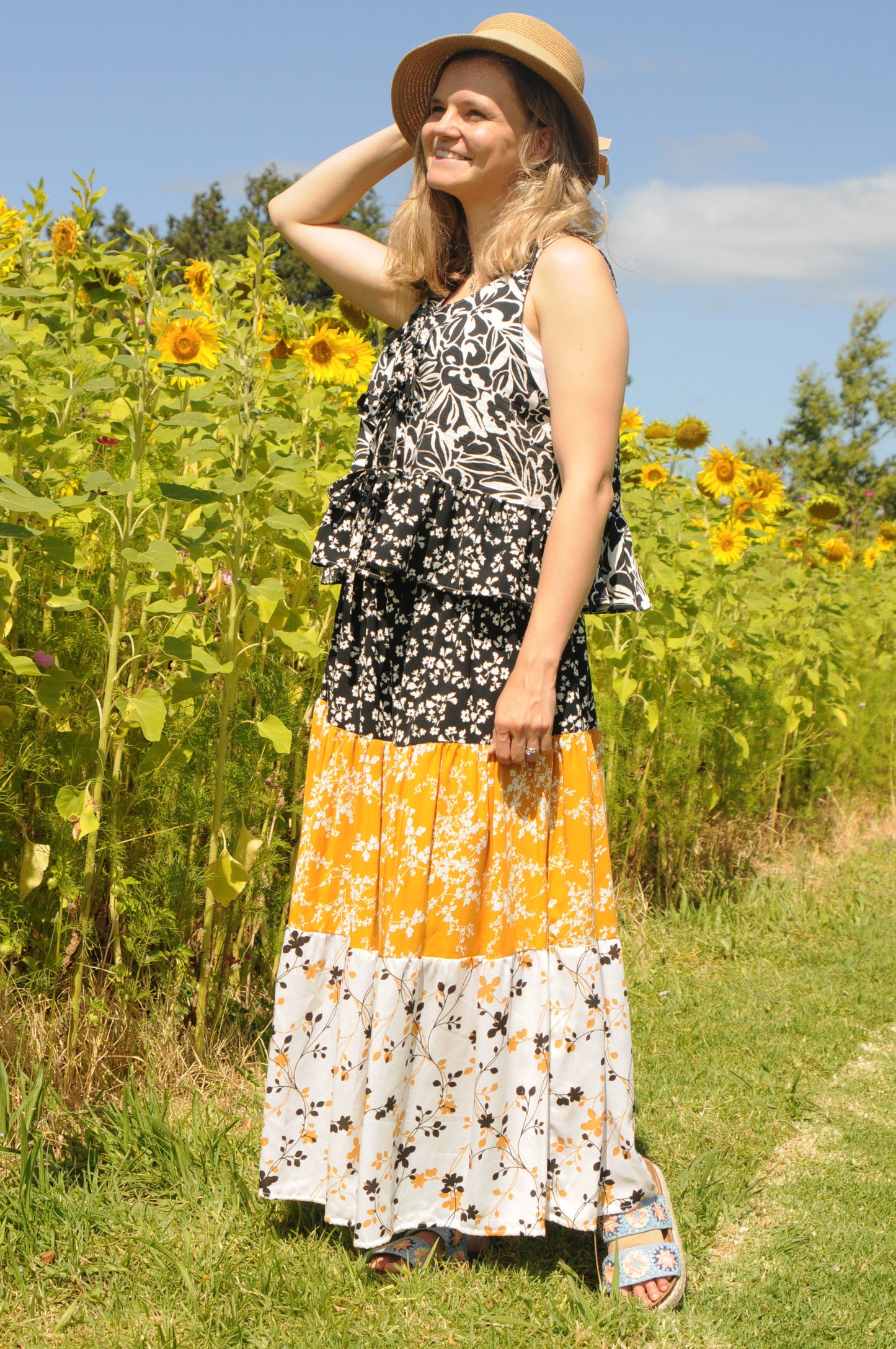 Wildflower Over-vest (black and white)